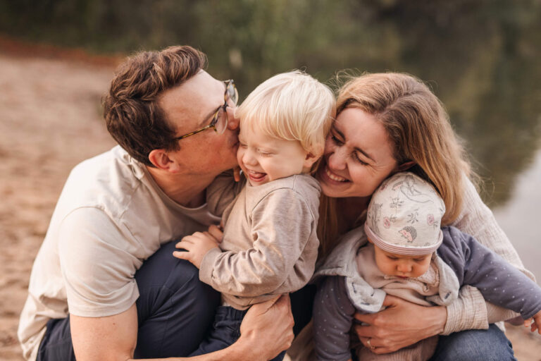 lustiges Familienshooting am See