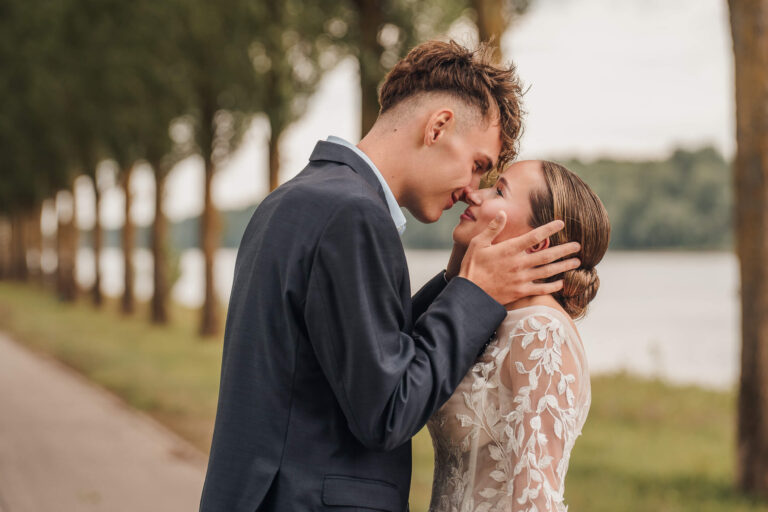 Elegante Hochzeitsbilder am Rhein
